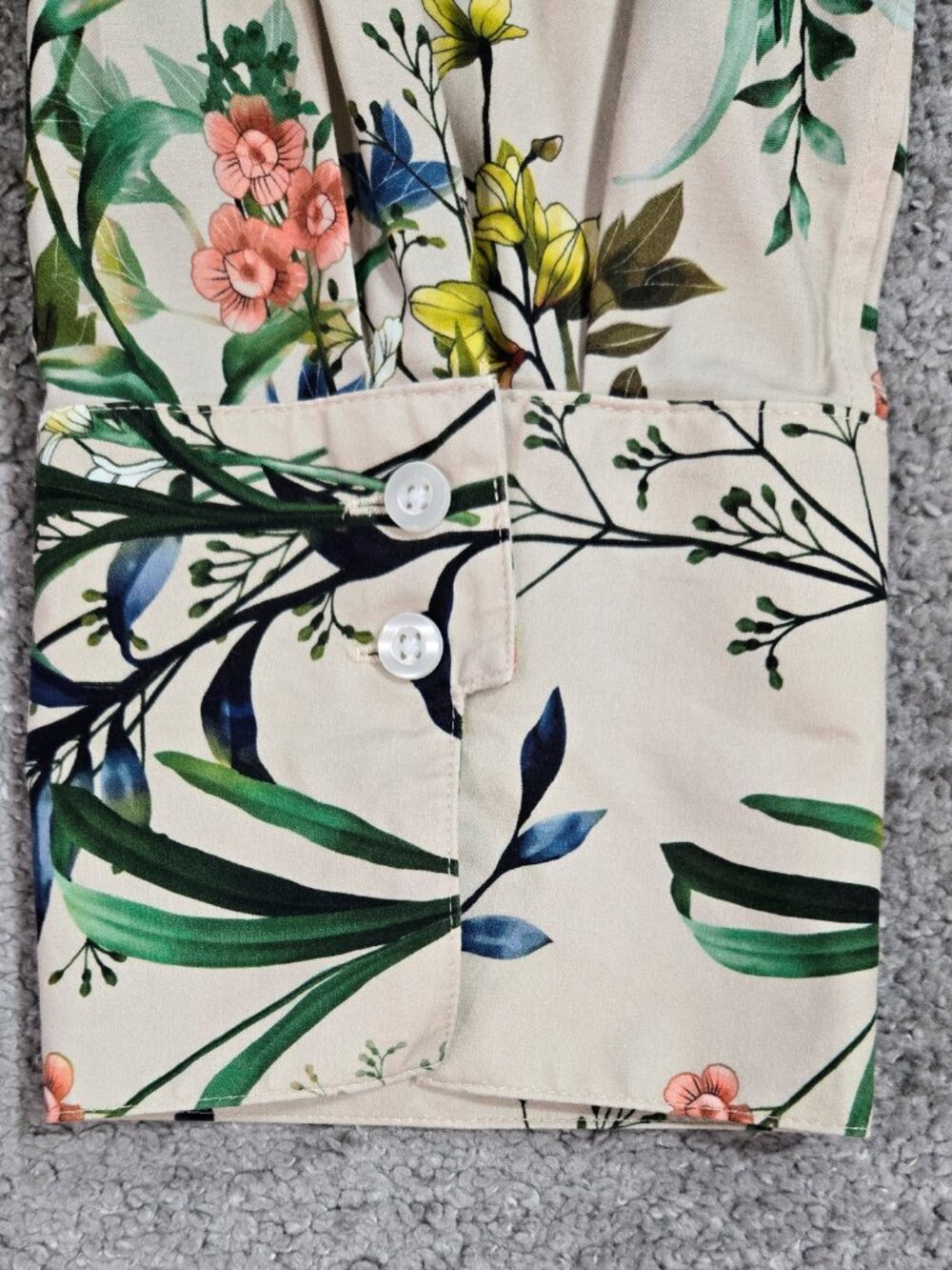 Chico's No Iron Tan Floral Blooming Wildflower Button-Up Shirt Botannical - Picture 9 of 9